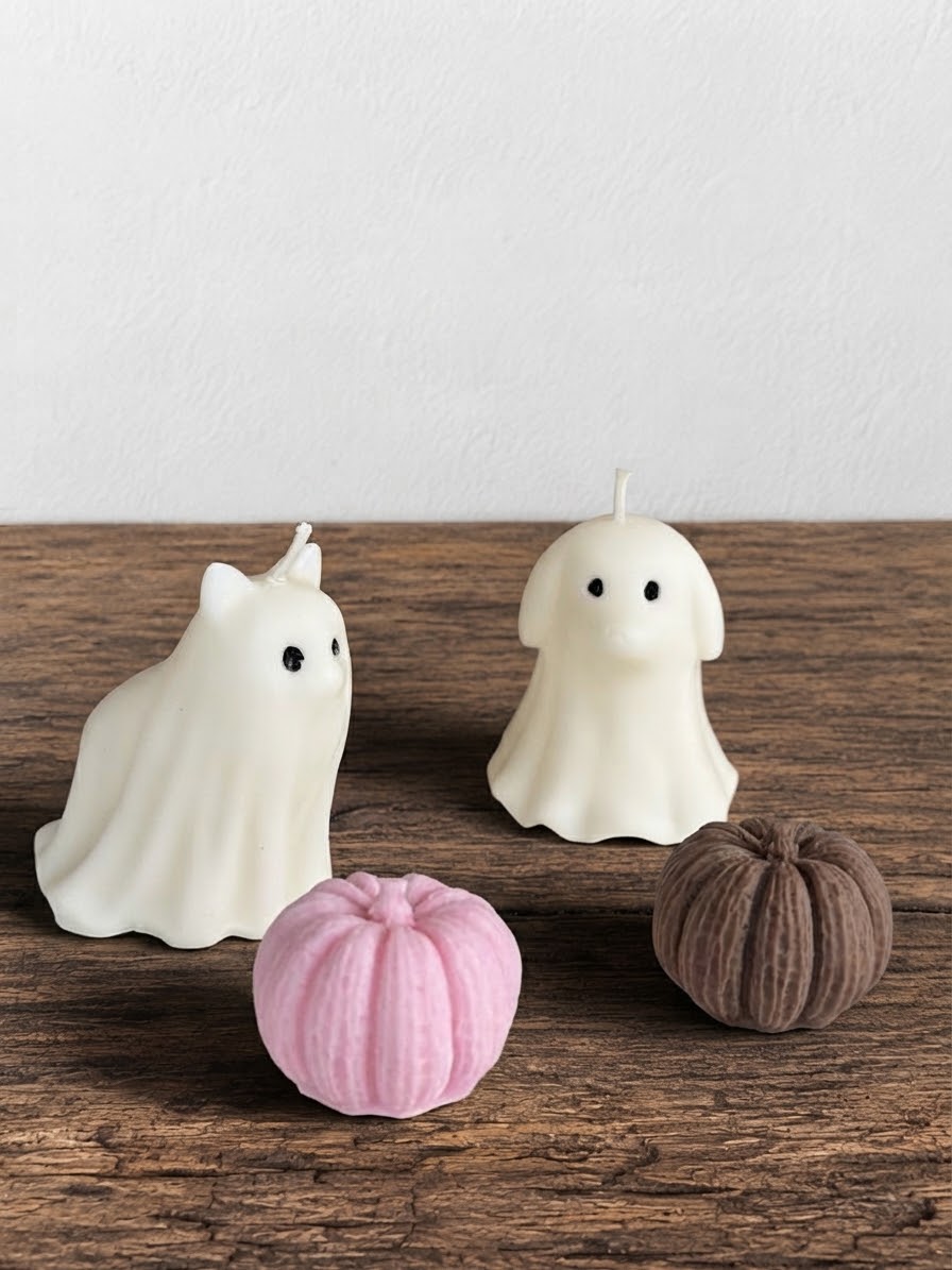 Fantasmas que dejan huella de perro y gato y calabazas vision lateral halloween otoño Dulfuret