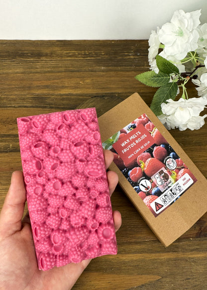 Tableta Wax Melt Frutos Rojos Vision Frontal y Trasera sin packaging con mano para referencia tamaño Dulfuret